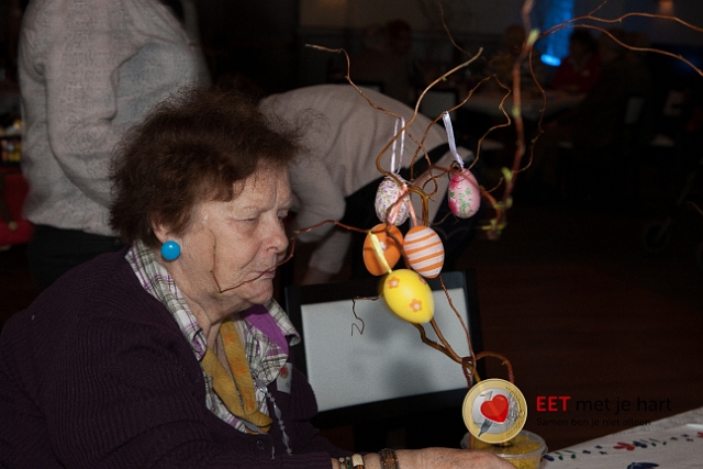 20150322 frans versteden fotografie - tilburginbeeld FRVE0754.jpg - eet met je hart lunch en creatieve workshop paastakken maken